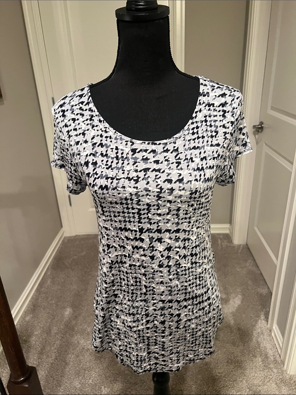 Alfani Black & White Houndstooth Scoop Neck Tee Size Small